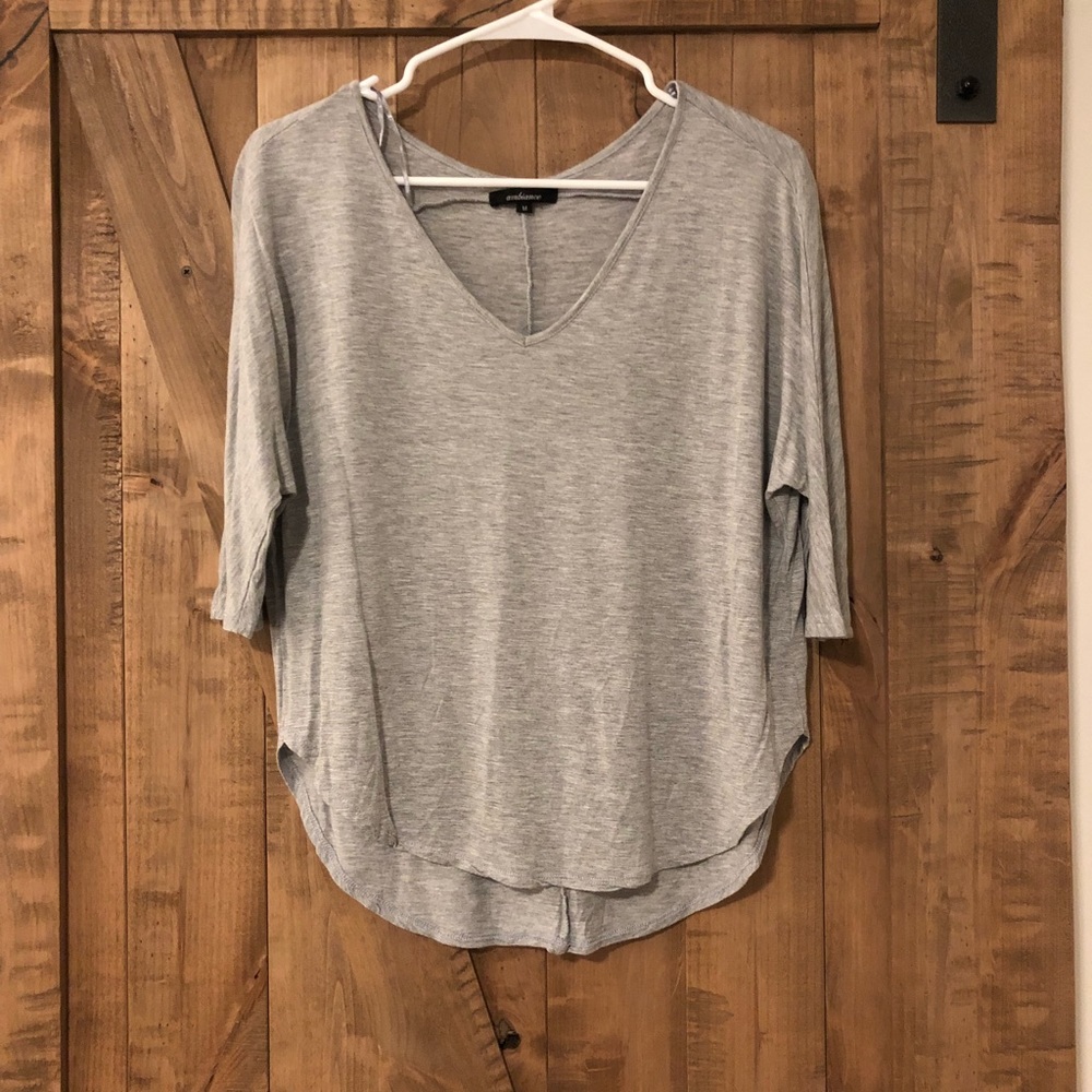 V-neck quarter length sleeve shirt